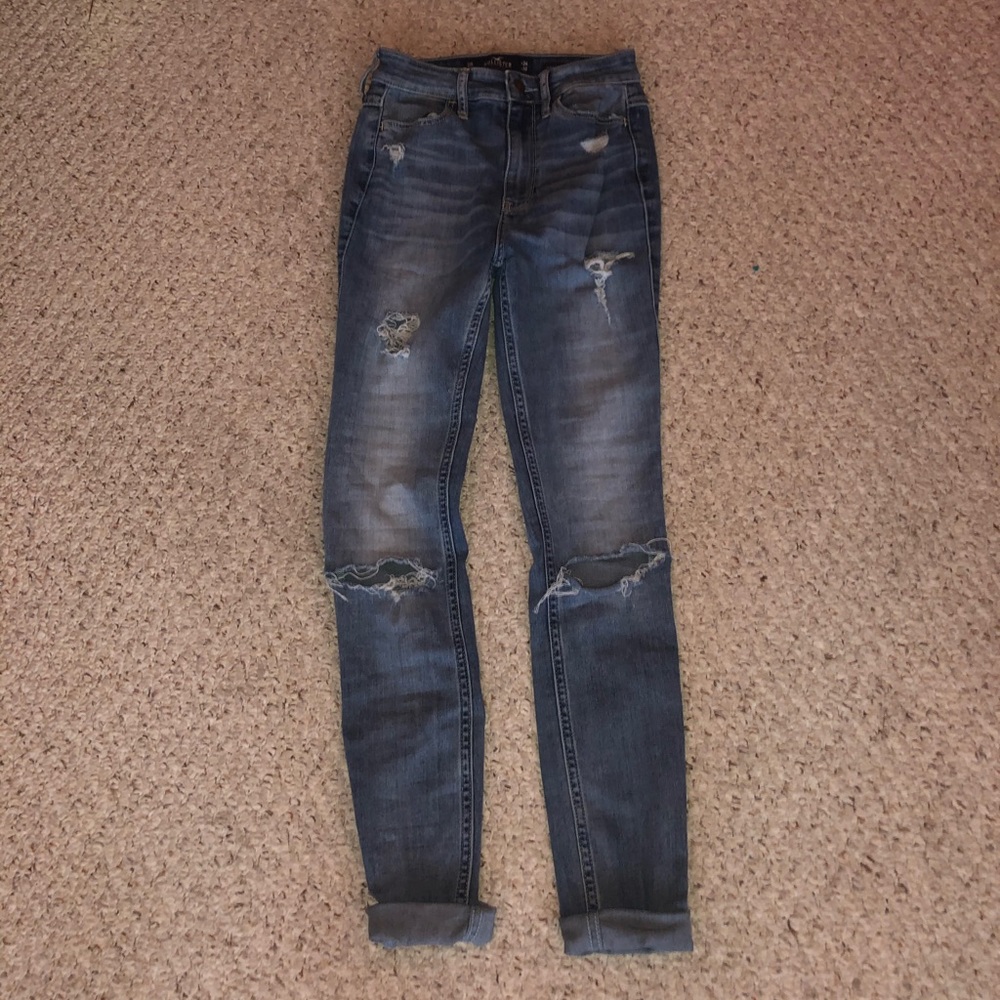 Hollister Ripped Jeans Ultra High Rise Skinny